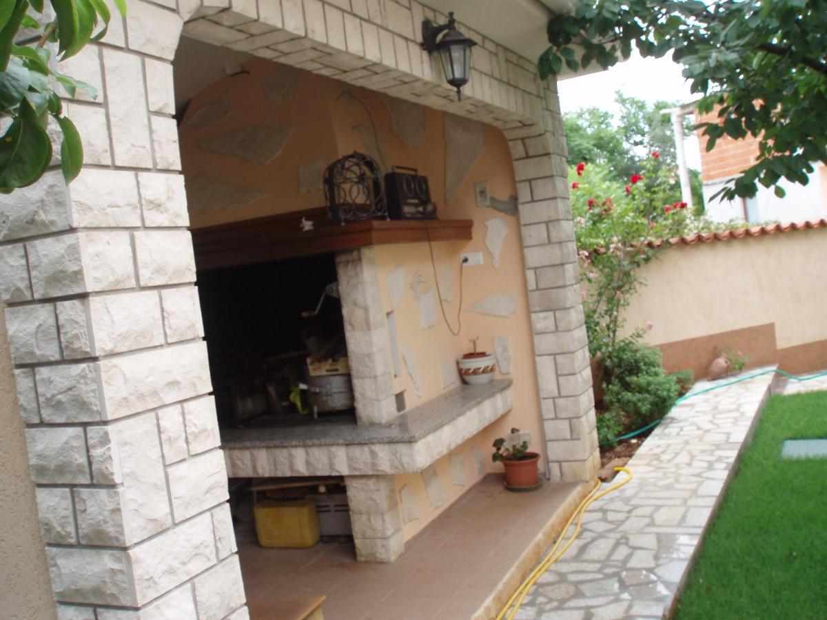 Haus Milan Ap3 Lägenhet Fažana Exteriör bild